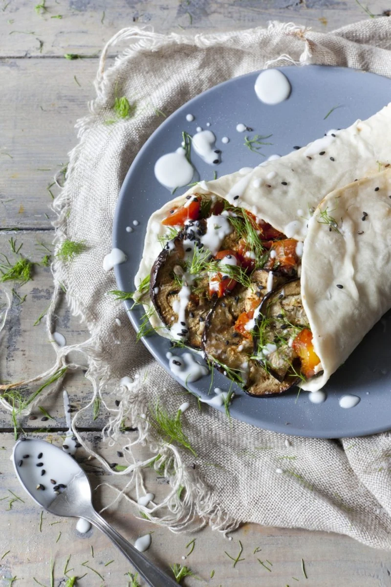 TORTILLA Z GRILLOWANYMI WARZYWAMI