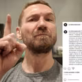 Przemysław Kossakowski tłumaczy się ze swojej "nocnej transmisji z toalety".