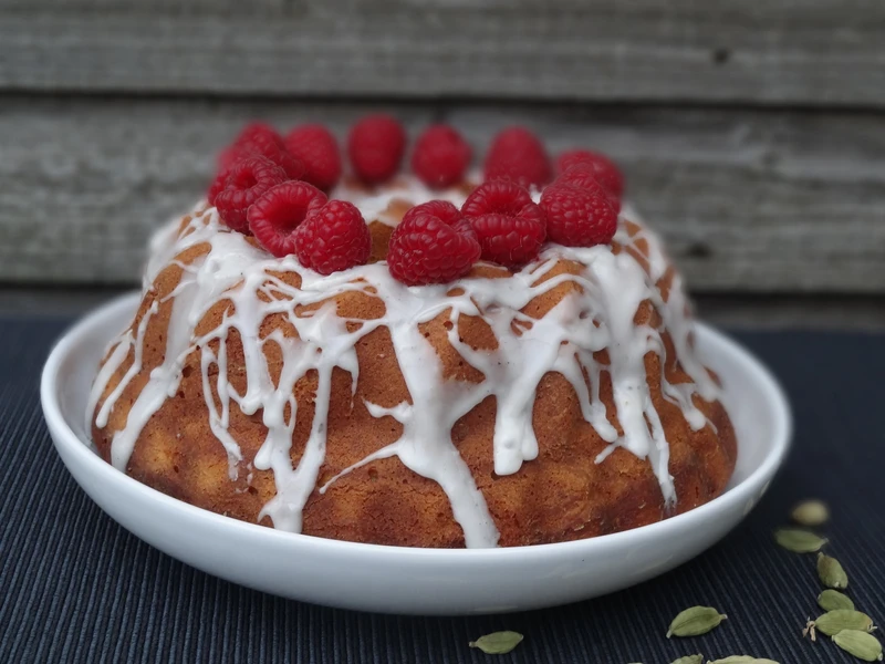 Babka jogurtowa z kardamonem