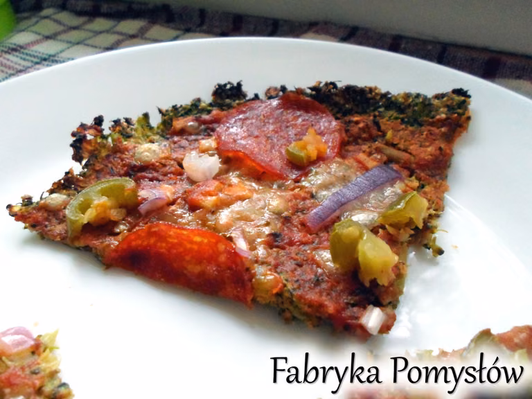 Fit pizza na brokułowym spodzie