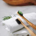Naturalna pielęgnacja zębów – Modny trend, czy naprawdę skuteczna ochrona zębów i jamy ustnej?