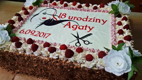 Tort orzechowo - malinowy