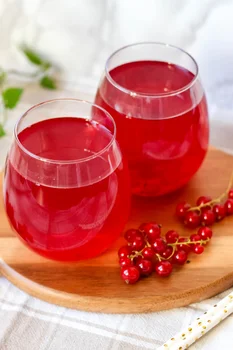 Domowy kompot z czerwonych porzeczek