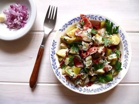 SAŁATKA ZIEMNIACZANA, CZYLI KARTOFFELSALAT