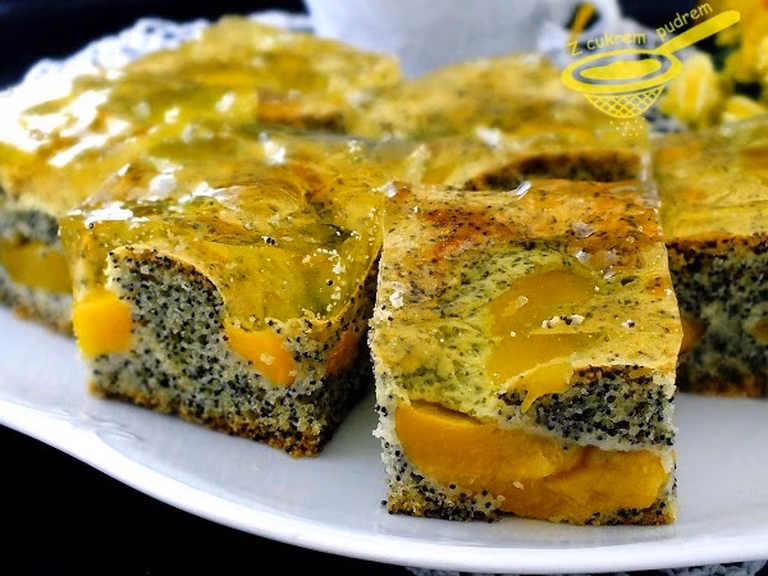 cytrynowy Piegusek z brzoskwiniami i galaretką