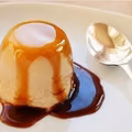 Karmelowo-waniliowa panna cotta z sosem czekoladowym