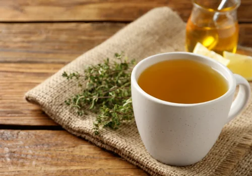 Tymianek jak naturalny antybiotyk! Sprawdź, dlaczego warto mieć go w kuchni