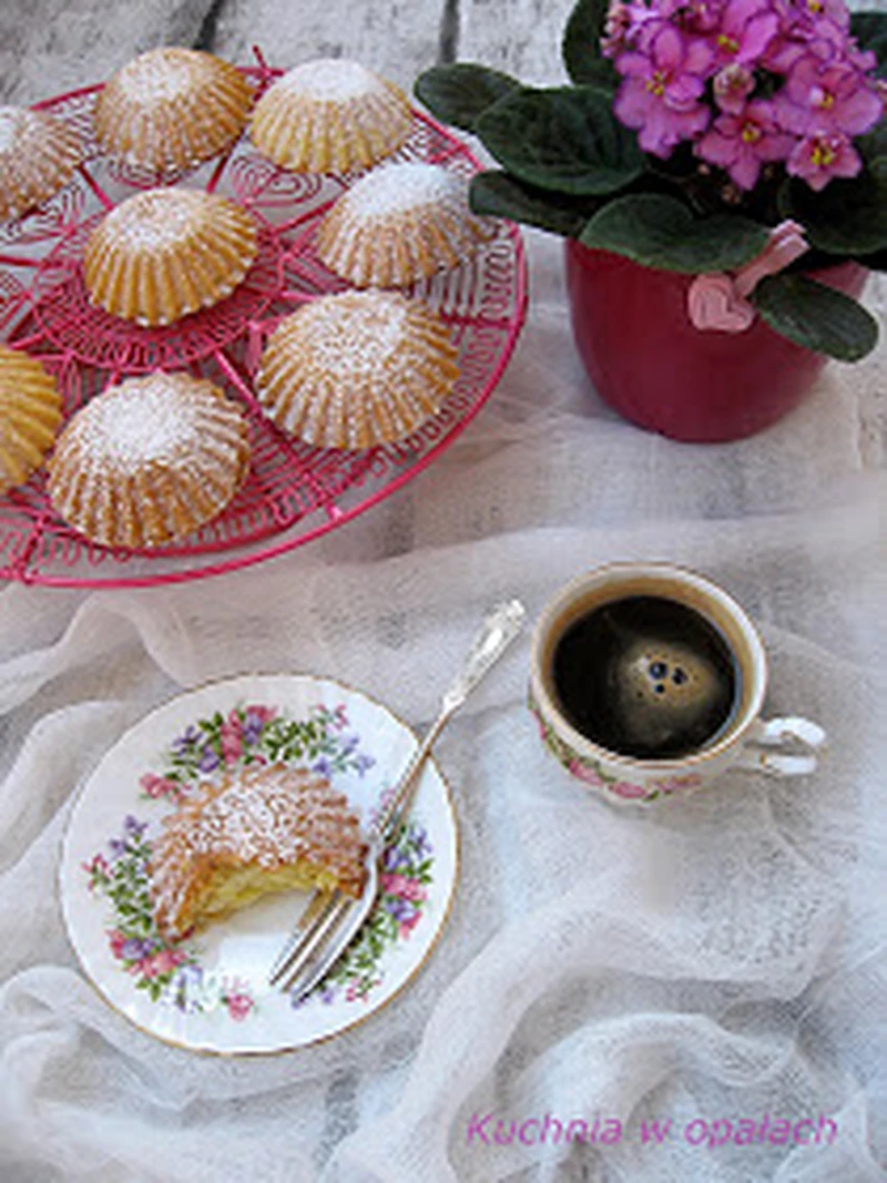 Kruche babeczki z budyniem