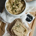 Kanapkowa pasta z selera i kaszy jaglanej