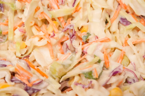 Ten przepis na Coleslaw to hit! Idealny do burgera, karkówki i szaszłyków