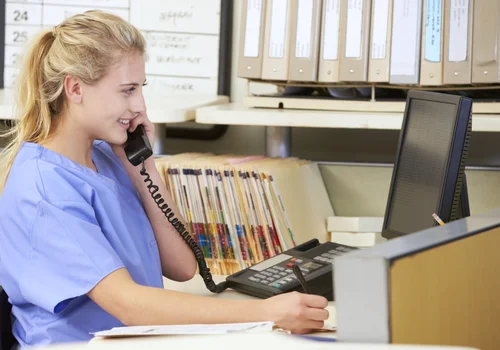 Rewolucja w rejestracji do lekarzy NFZ! Szybsze wizyty i koniec z wiszeniem na telefonie - jest podpis prezydenta