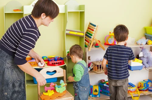 Nawet 1900 zł miesięcznie na dziecko bez względu na dochody rodziców! Nowe wypłaty świadczenia już 31 stycznia