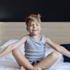 Dlaczego dzieci jesienią budzą się częściej w nocy? To wcale nie przypadek