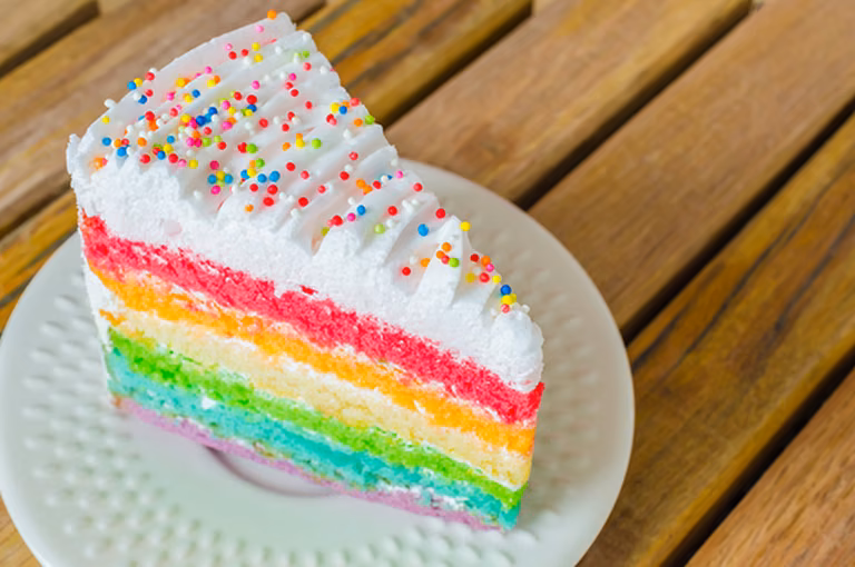Tęczowy tort
