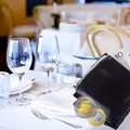 Obowiązkowa opłata za serwis w restauracji? Czy w Polsce się to przyjmie?