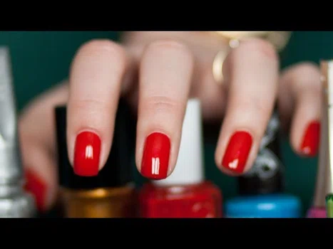 Jak pięknie malować paznokcie?
