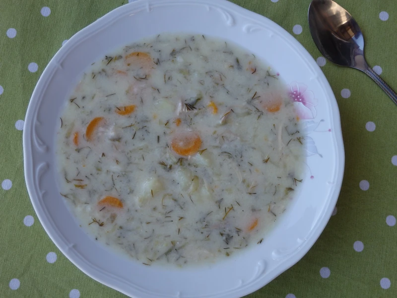 Zupa ogórkowa z marchewką i koperkiem