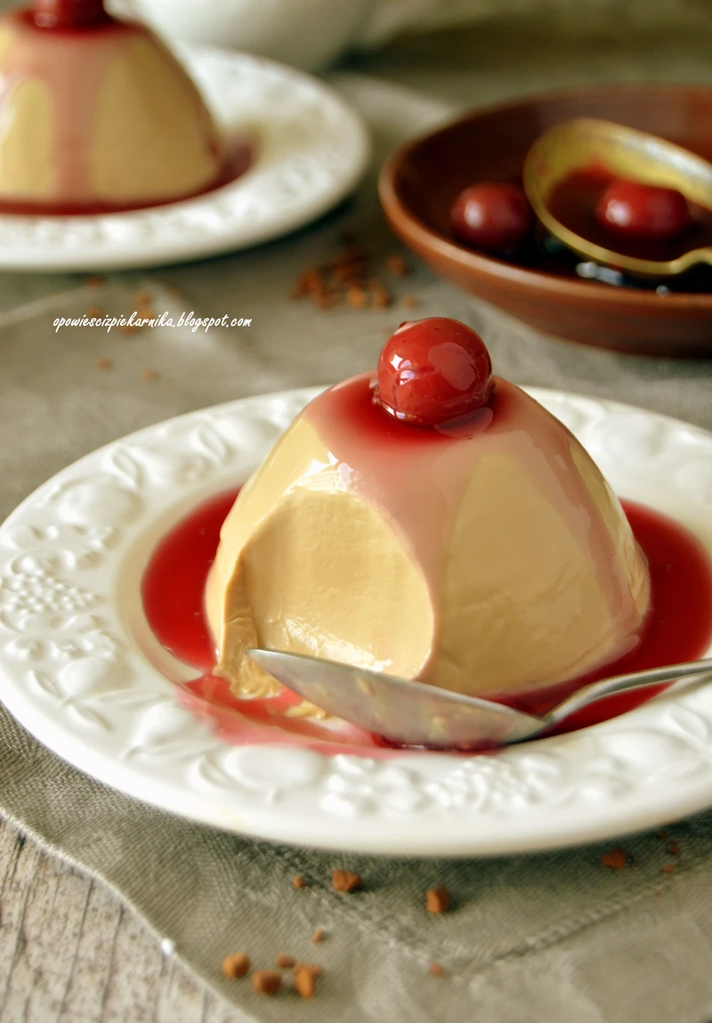 Kawowa panna cotta  z wiśniami