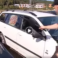 2-latek pozostawiony w nagrzanym samochodzie. Zobacz wideo z interwencji Policji