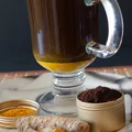 Dodaj pół łyżeczki do kawy i patrz, jak Twój metabolizm przyspiesza! Zapomnij o cukrze i śmietance.