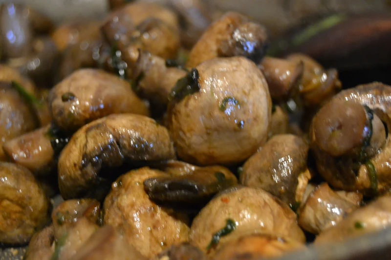 Pieczarki smażone z czosnkiem
