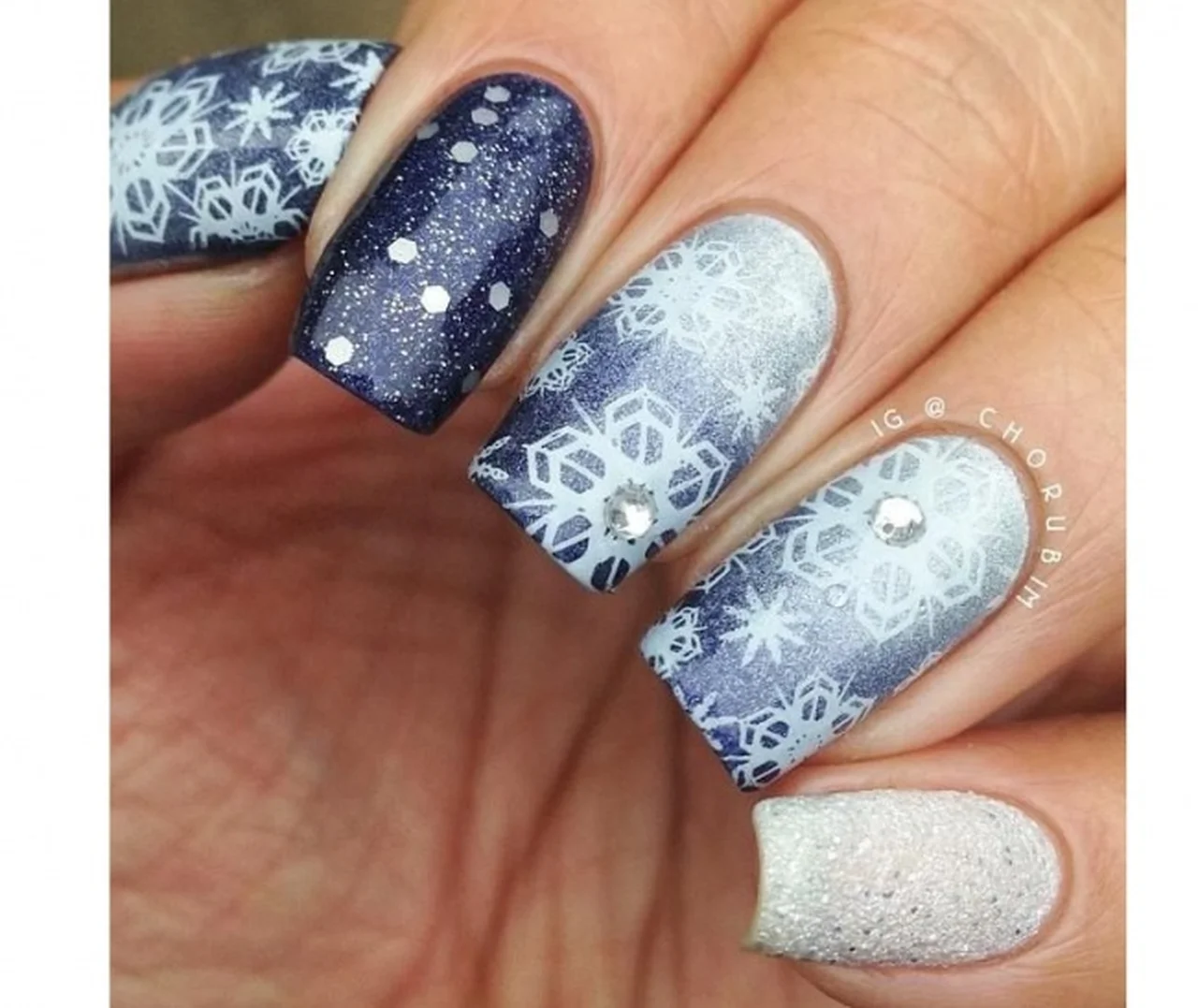 Śnieżynki na paznokciach