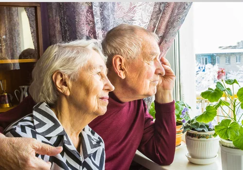 Seniorzy mieli dostać nawet 2150 zł. Program utknął