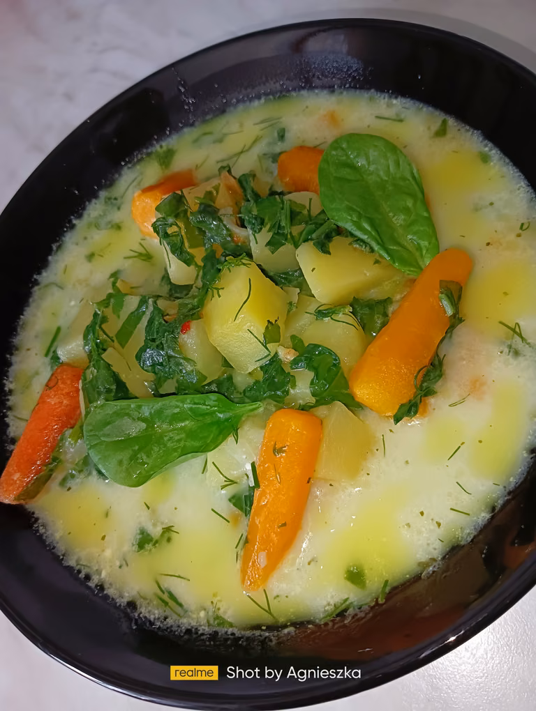 Zupa szpinakowa zabielana