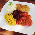 Aromatyczny, grillowany kurczak z grillowanymi pomidorami i kaszą jaglaną