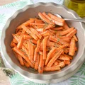 Marchew pieczona w sosie miodowo-musztardowym