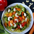 Komosa ryżowa z warzywami i nerkowcami