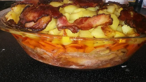 Karkówka pieczona pod warzywami
