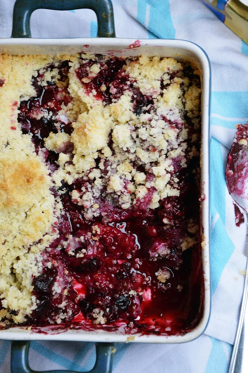 Crumble z owocami leśnymi