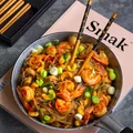 Makaron z krewetkami i orzechami nerkowca w słodko-ostrym sosie