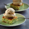 Keto blondie z cukinii (Paleo, LowCarb, bez nabiału) - moderncavegirl.pl