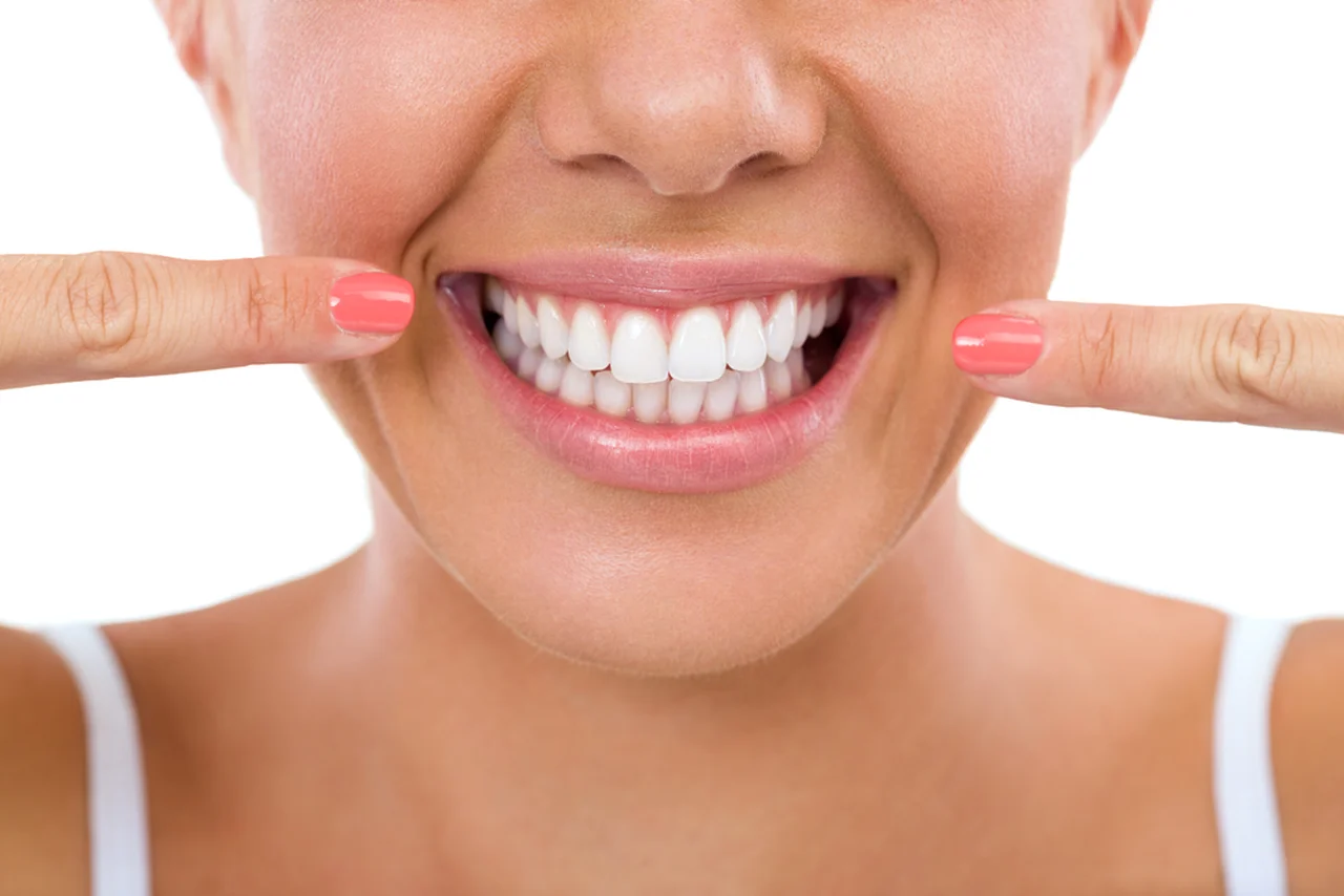 Jak poradzić sobie z przebarwieniami zębów?