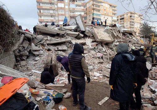 Tragedia w Turcji: Aresztowania po trzęsieniu ziemi i obietnica ukarania winnych