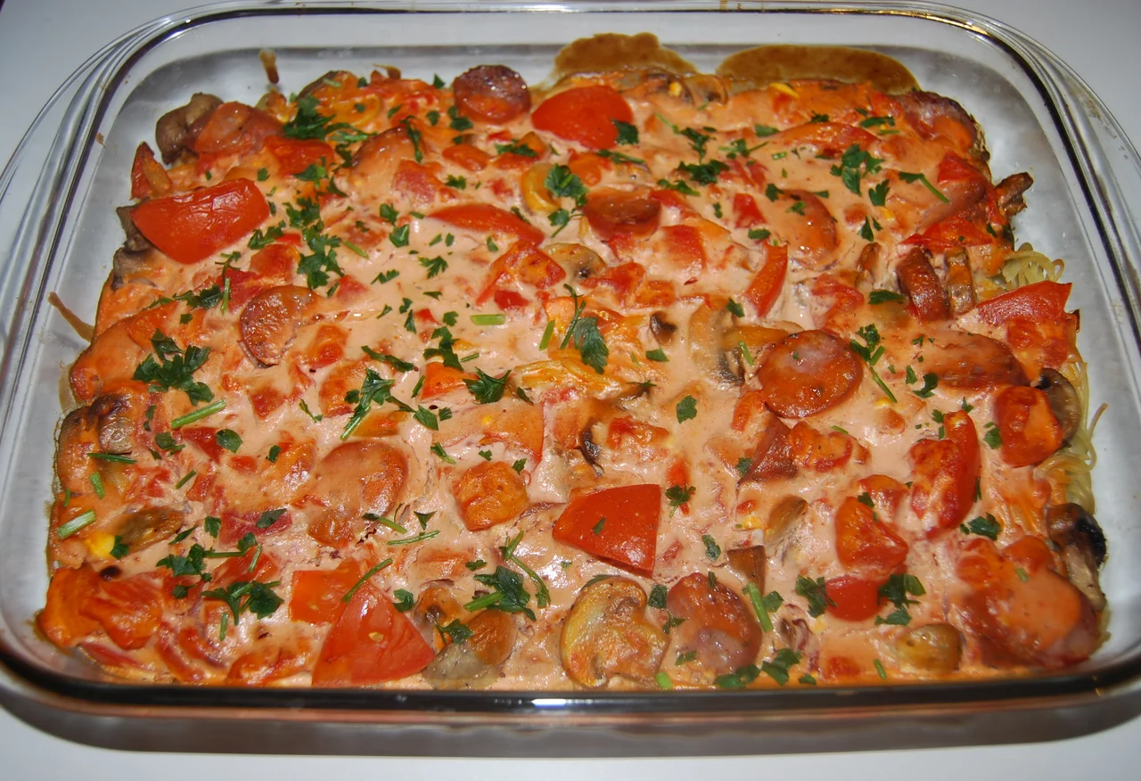 Zapiekanka makaronowa z pomidorami