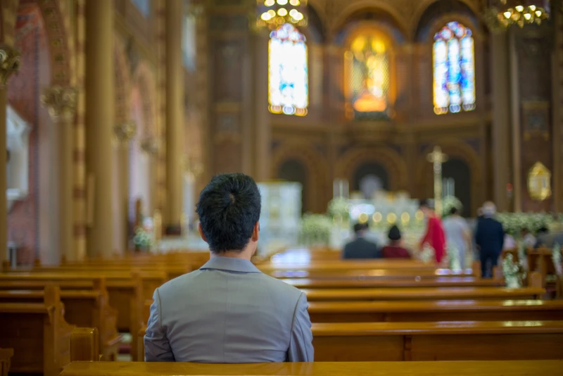 Coraz więcej osób odchodzi z Kościoła. Dowiedz się, na czym polega apostazja