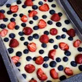 Ekspresowe ciasto jogurtowe z truskawkami!
