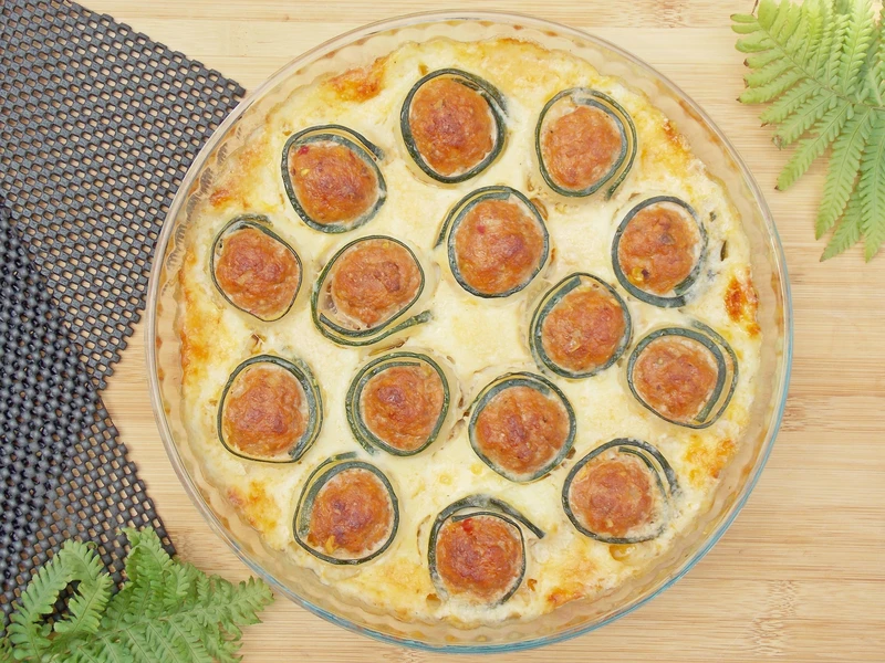 Zapiekane cannelloni z cukinii i mięsa mielonego w sosie beszamelowym