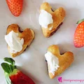 Bardzo proste i szybkie ciasteczka francuskie: serduszka z truskawkami