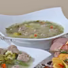 Zielona zupa z klopsikami