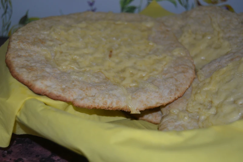 Czosnkowe chlebki naan