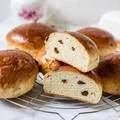 Bułki Maślane Z Rodzynkami I Czekoladą