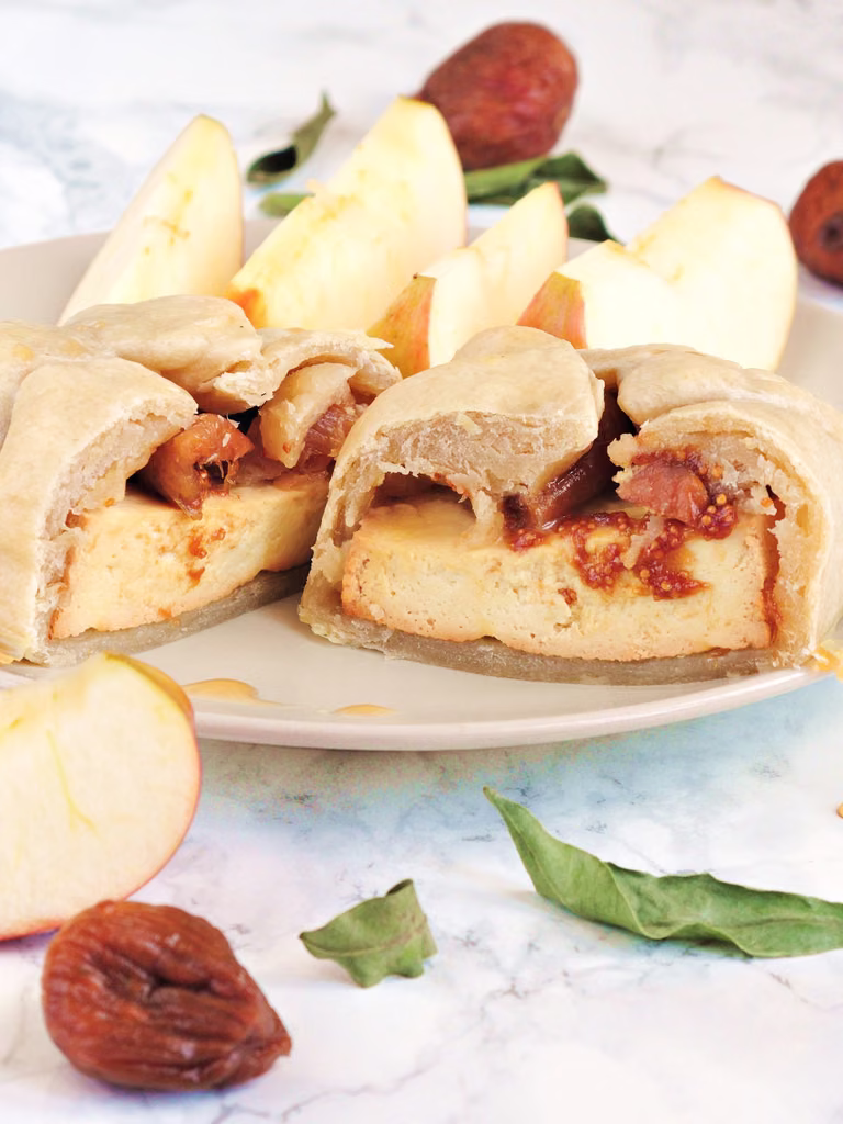 http://rabarbarowo.pl/pieczone-tofu-z-figami-w-ciescie/