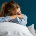 10 sygnałów, że czas zbadać estrogeny! Te nieoczywiste objawy mogą zwalić z nóg
