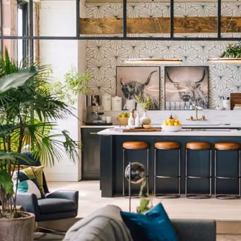 Loft urządzony w trendzie urban jungle