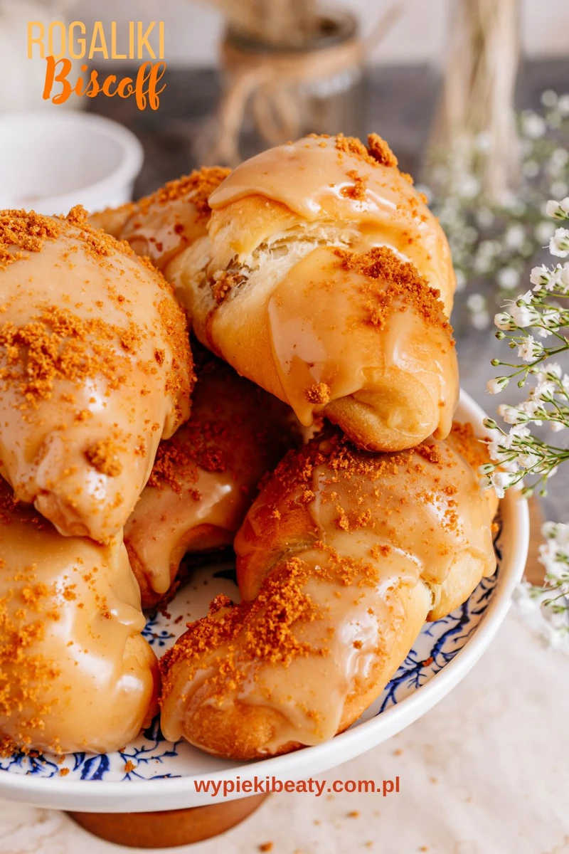 Drożdżowe rogaliki Biscoff