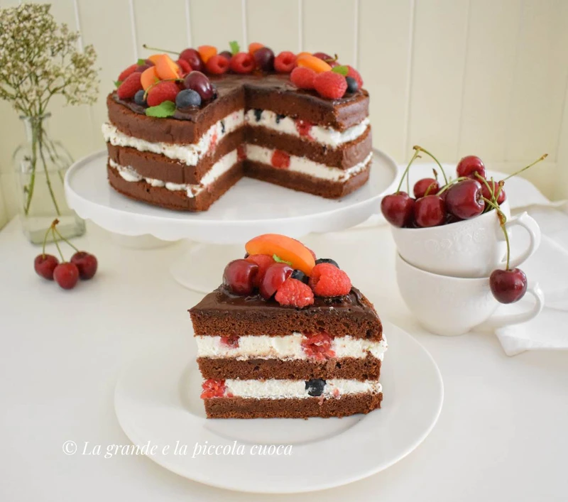 Tort Devil’s food cake z owocami i kremem mascarpone – La grande piccola cuoca